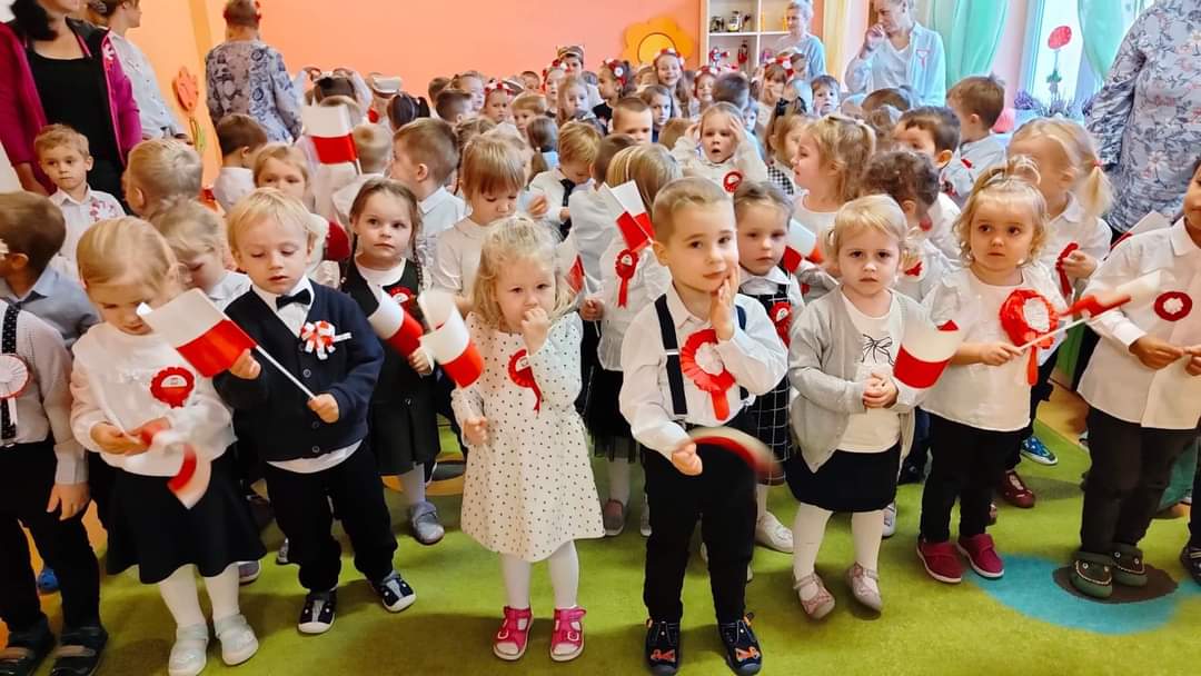 Przedszkolaki w akcji "Szkoła do hymnu"